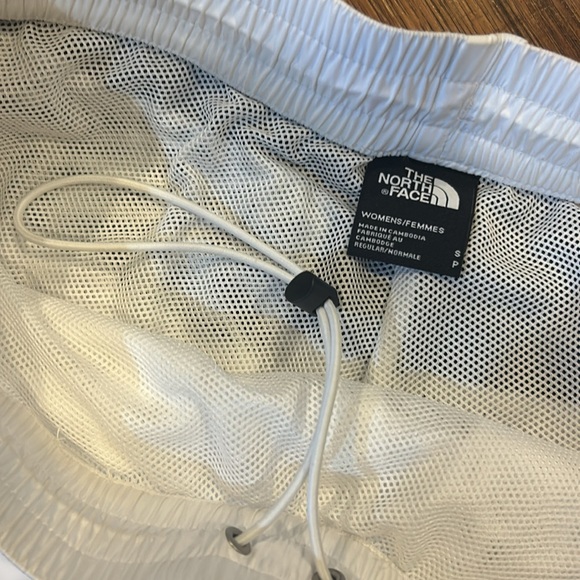 The North Face shorts - Picture 3 of 7